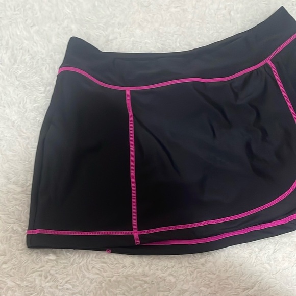 ZeroXPozur Black Skirt with Pink Trimj - Picture 10 of 11